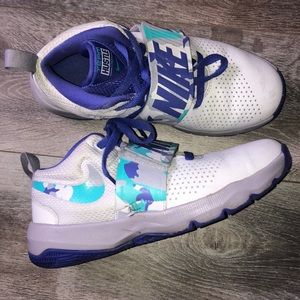 Nike Kids' Team Hustle D8 Camo Basketball Shoes